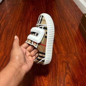 Burberry Kids Sneakers in Plaid and White size 29